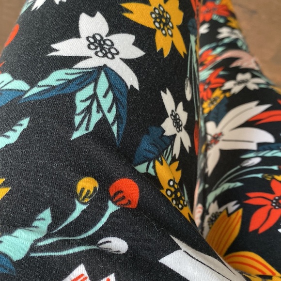 Nike XS floral printed leggings - Picture 2 of 4
